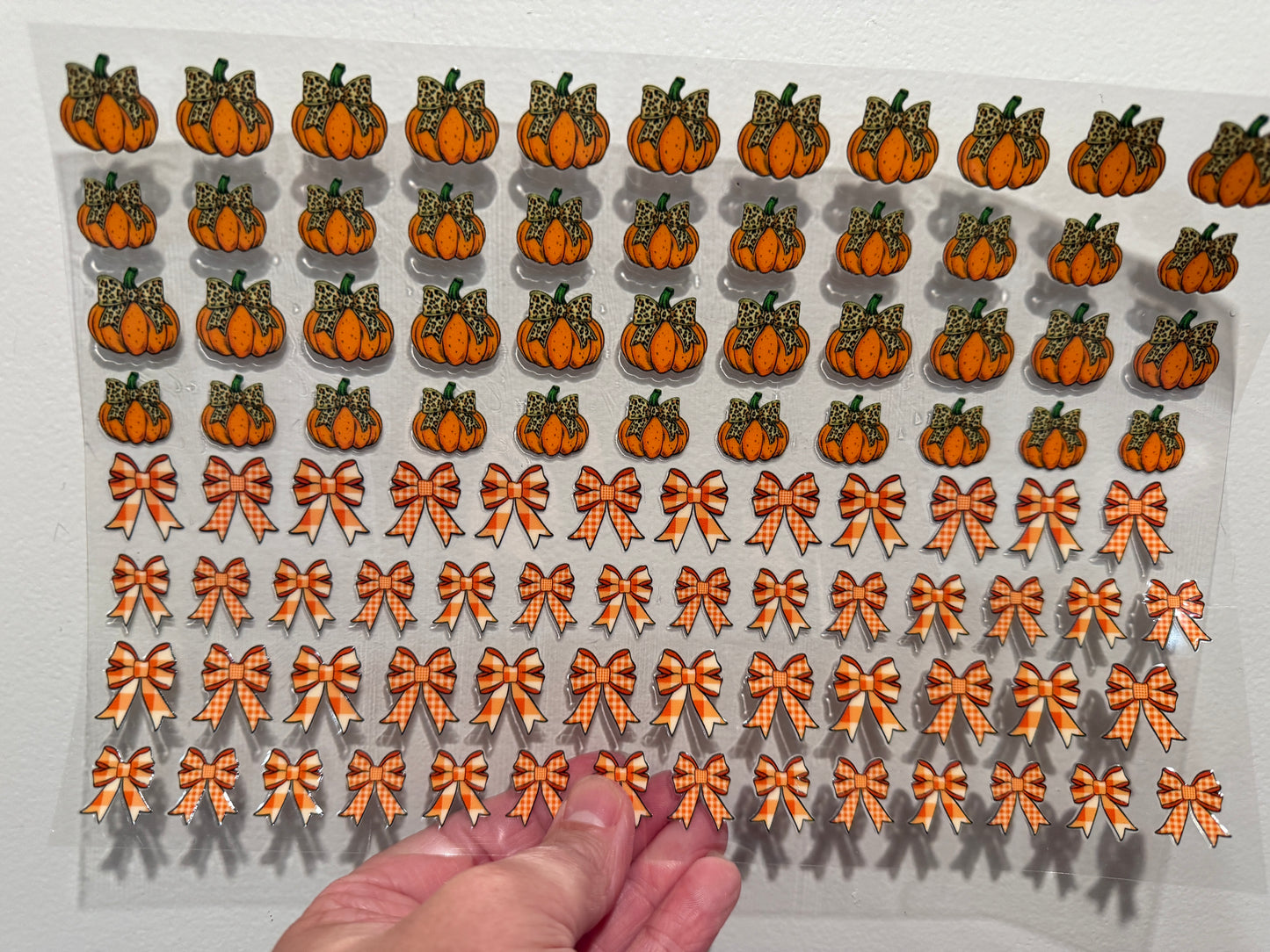 22P Pumpkins And Bows Fall Clip Sheet - this sheet is intended to be cut up and placed using your own creative style.
